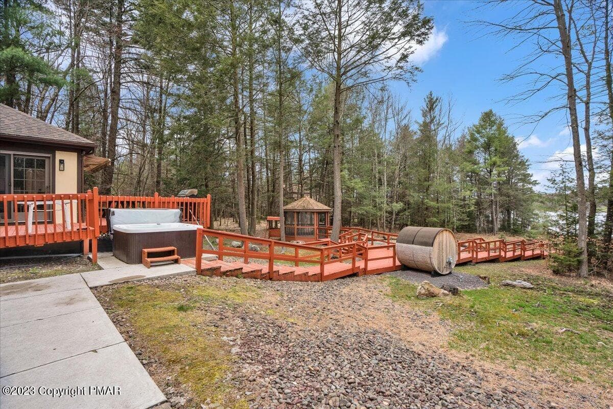 POCONOS - 157 Greenwood Drive, Blakeslee, PA 18610, Blakeslee