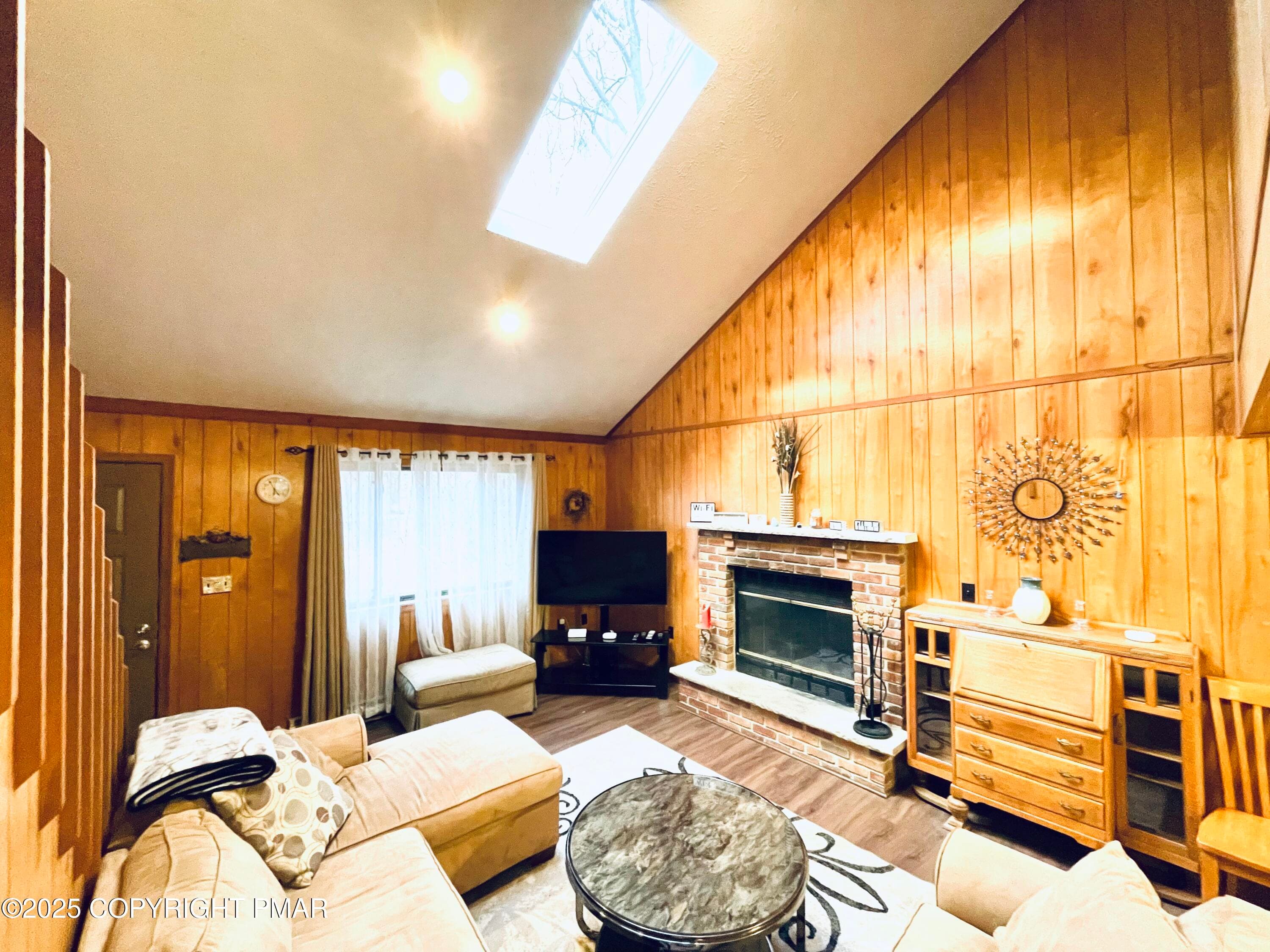 Fully furnished, move-in ready - 19 Livingston Lane, Gouldsboro, PA 18424, Gouldsboro