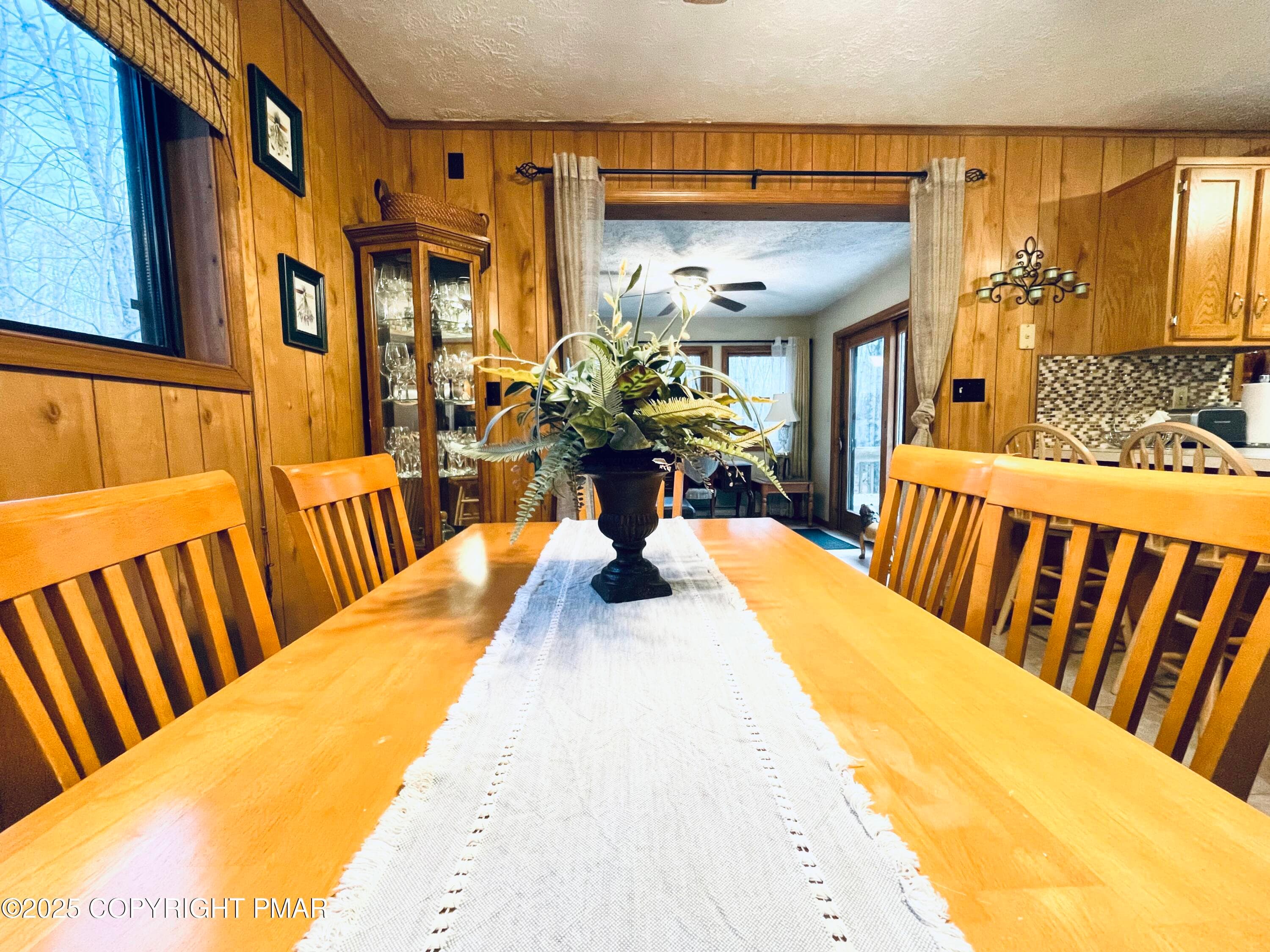 Dining room table, fully furnished. - 19 Livingston Lane, Gouldsboro, PA 18424, Gouldsboro