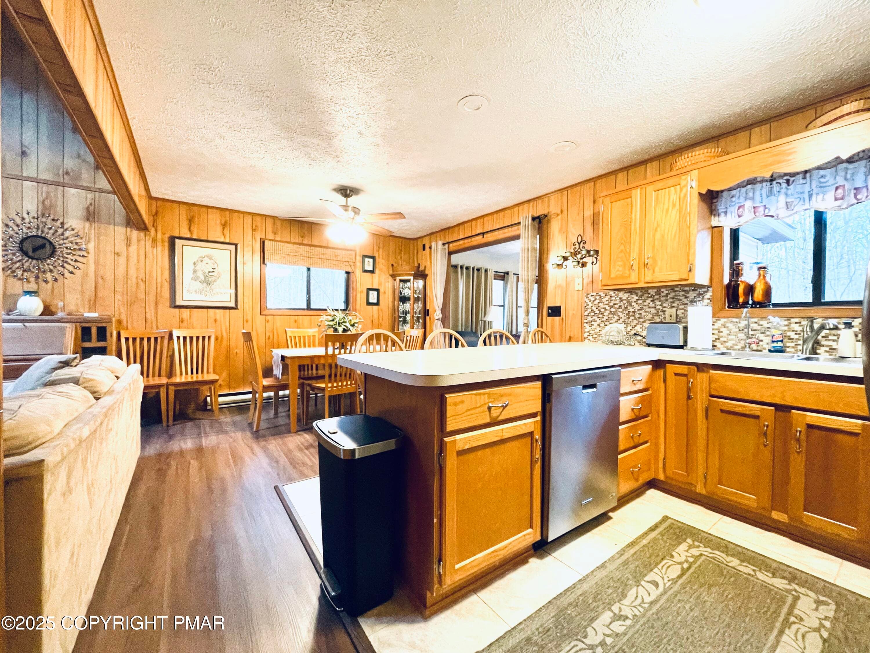 Kitchen island with extra seating - 19 Livingston Lane, Gouldsboro, PA 18424, Gouldsboro