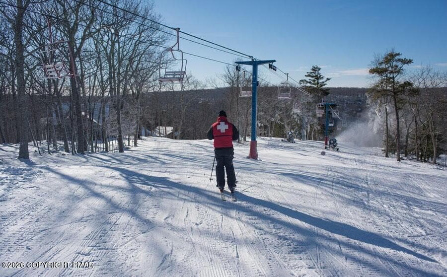 13 Ski Slopes - 121 Park Court, Bushkill, PA 18324, Bushkill