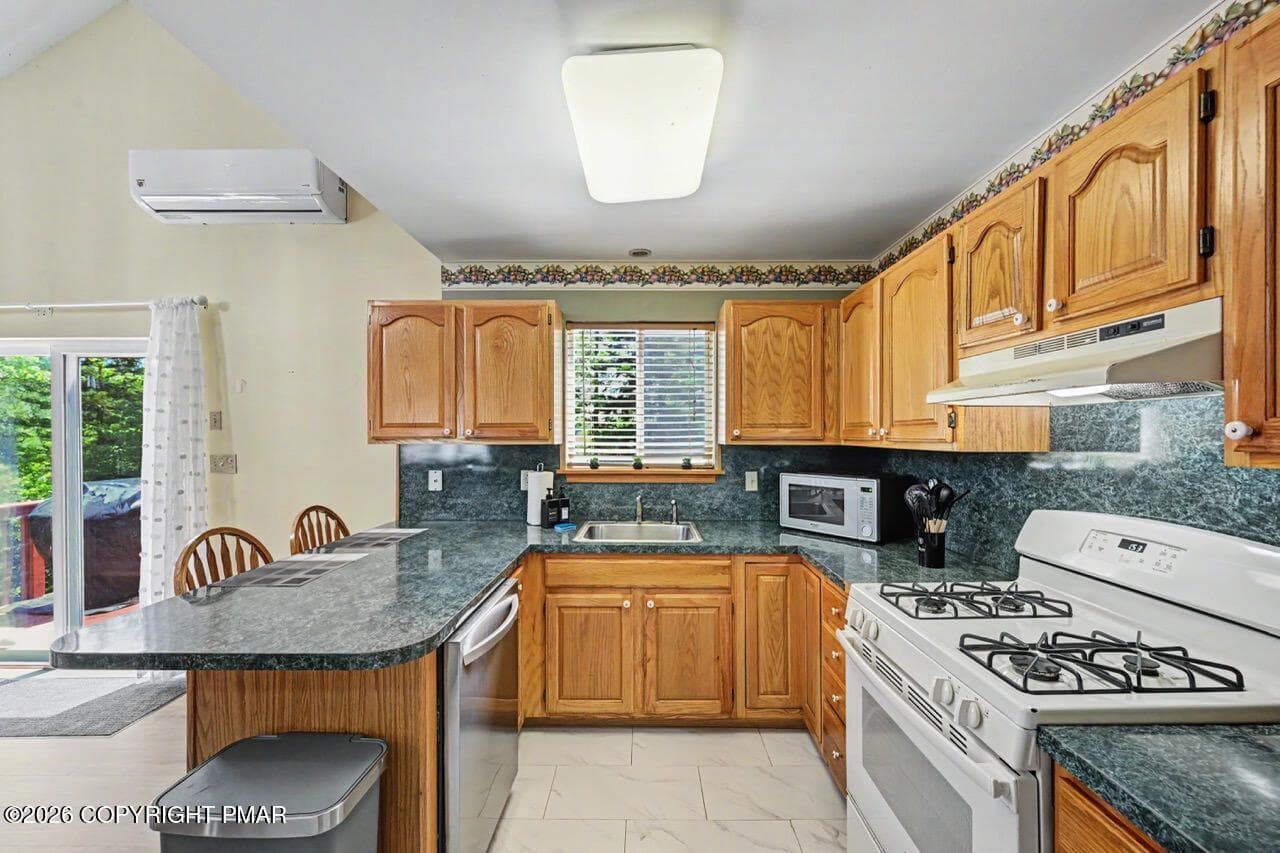 211 Nadine Blvd 22 Large - 211 Nadine Boulevard, Pocono Summit, PA 18346, Pocono Summit