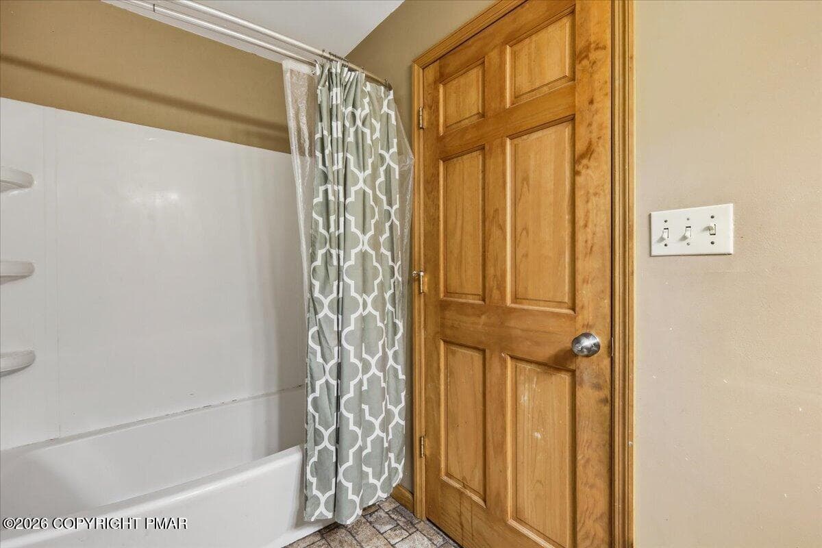 Main Bath - 186 Sky Hawk Trail, Scotrun, PA 18355, Scotrun