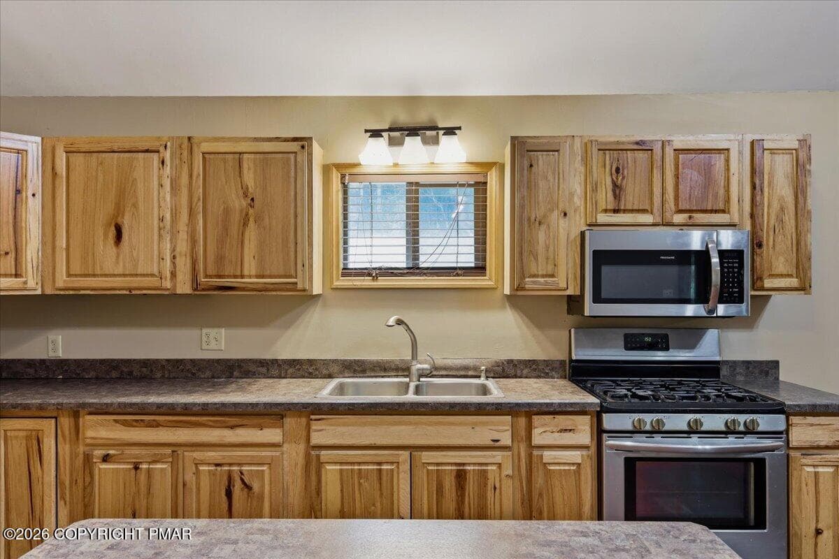 Kitchen - 186 Sky Hawk Trail, Scotrun, PA 18355, Scotrun