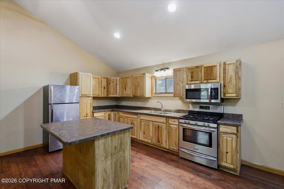 Kitchen - 186 Sky Hawk Trail, Scotrun, PA 18355, Scotrun