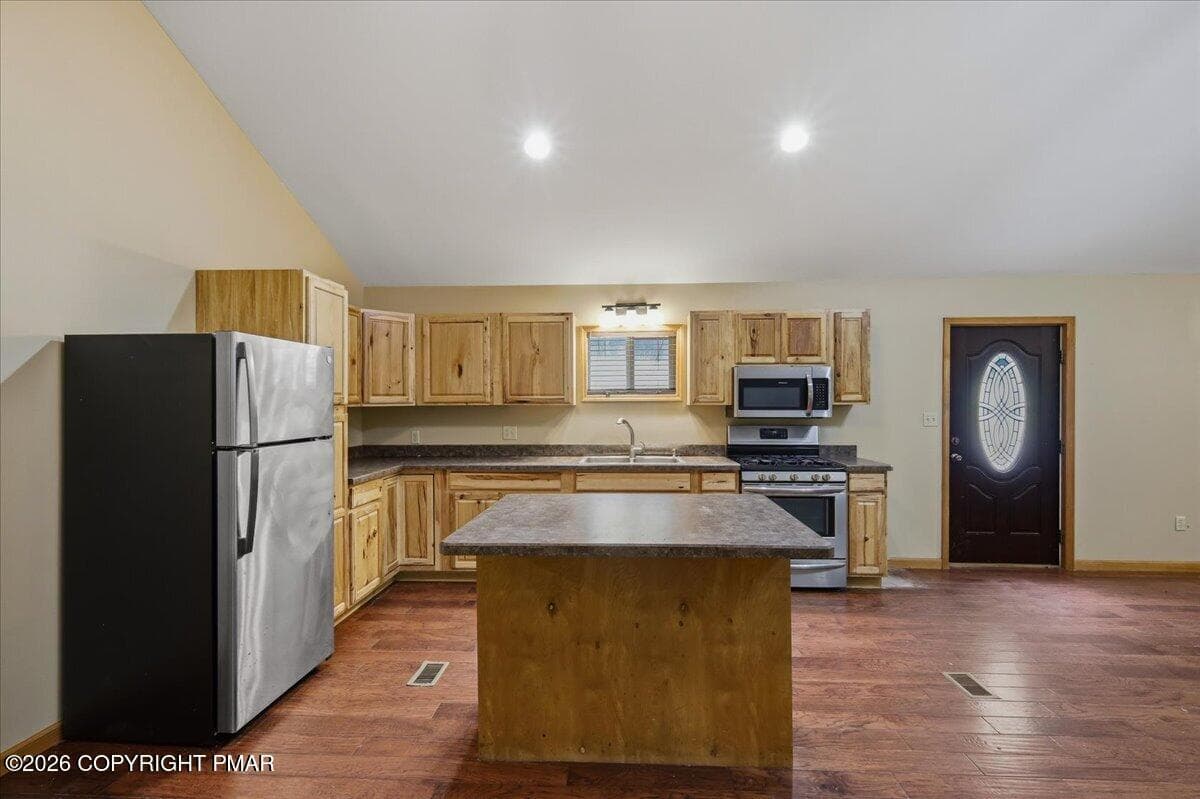 Kitchen - 186 Sky Hawk Trail, Scotrun, PA 18355, Scotrun