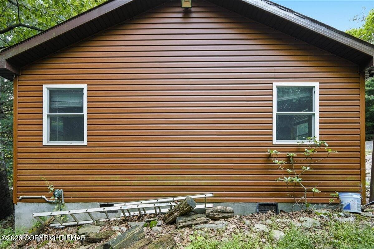 Side of Home - 186 Sky Hawk Trail, Scotrun, PA 18355, Scotrun