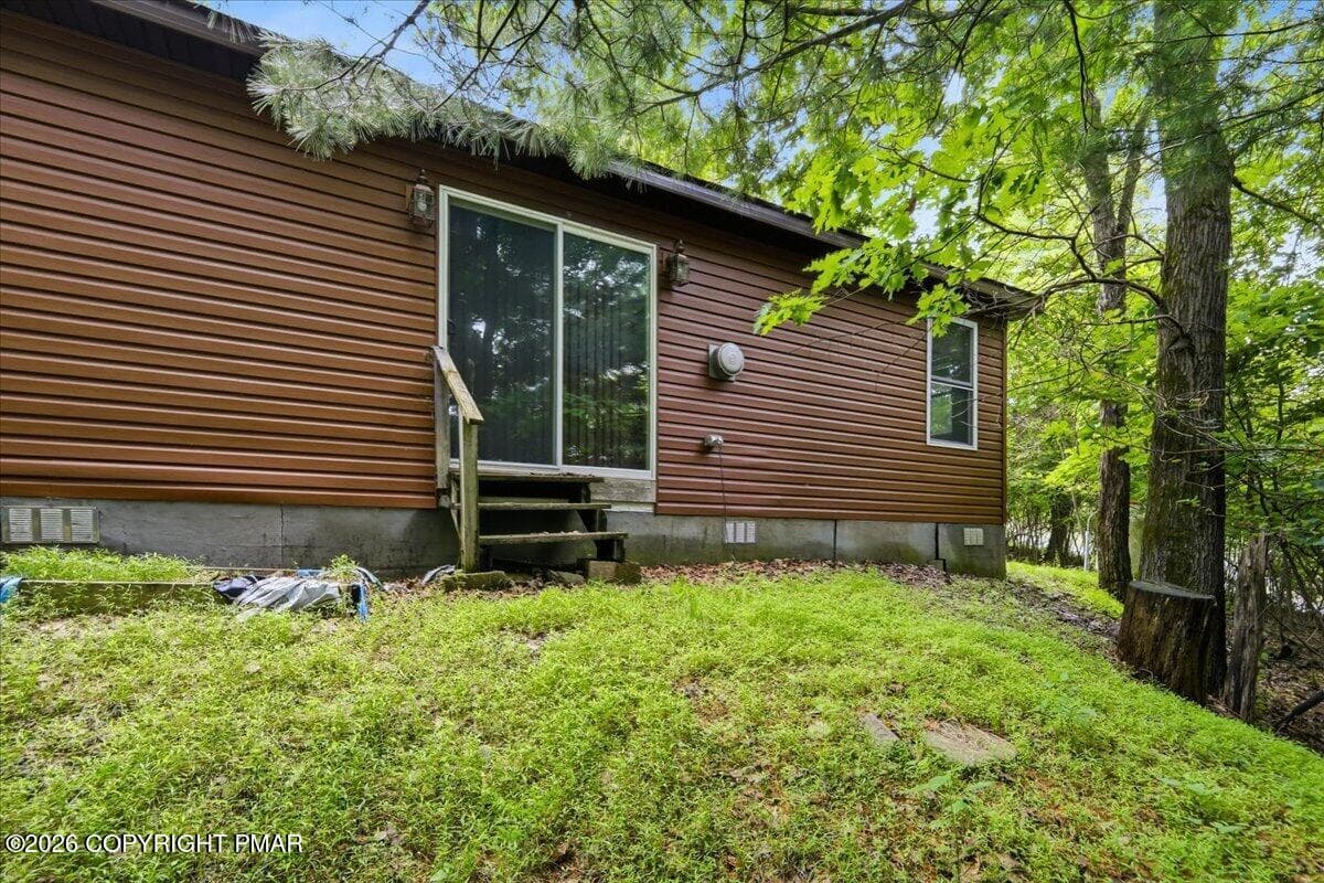 Back of Home - 186 Sky Hawk Trail, Scotrun, PA 18355, Scotrun