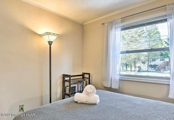 bed 1 b - 2396 Winding Way, Tobyhanna, PA 18466, Tobyhanna