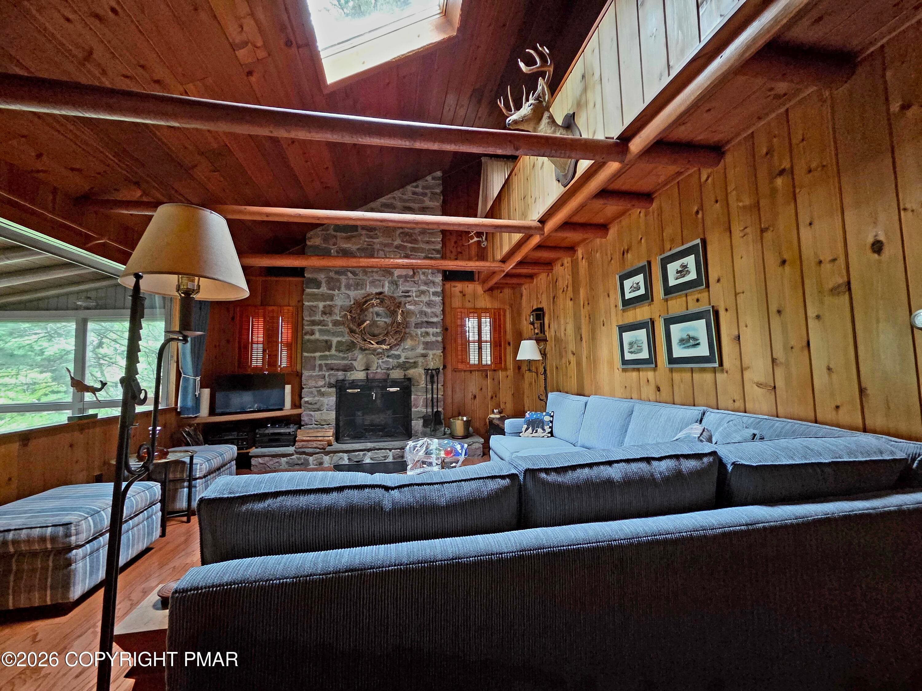 nk living - 322 Crescent Lake Road, Scotrun, PA 18355, Scotrun
