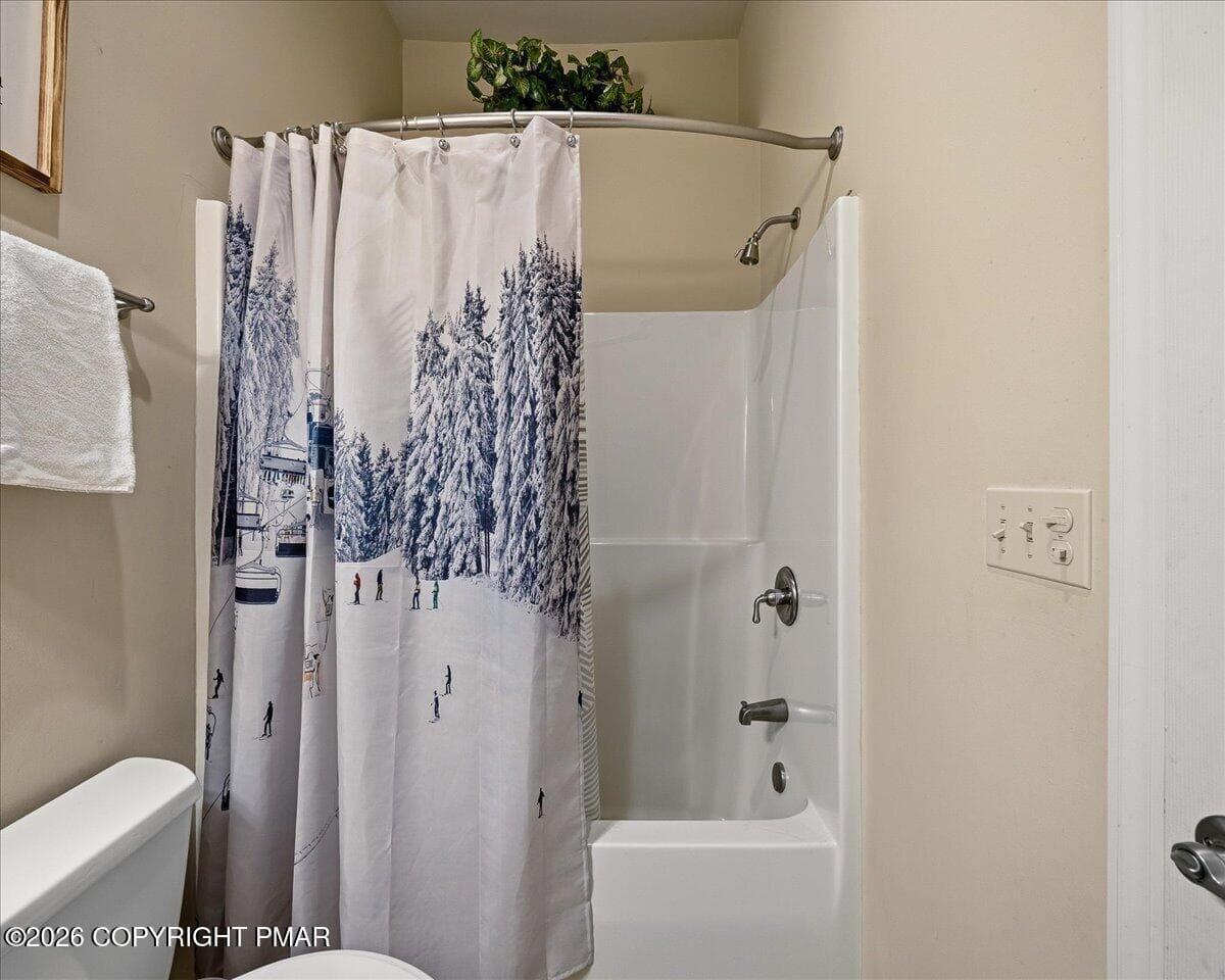 32-HomeView_Media-40_Summit_Wind_Dr - 40 Summit Wind Drive, Lake Harmony, PA 18624