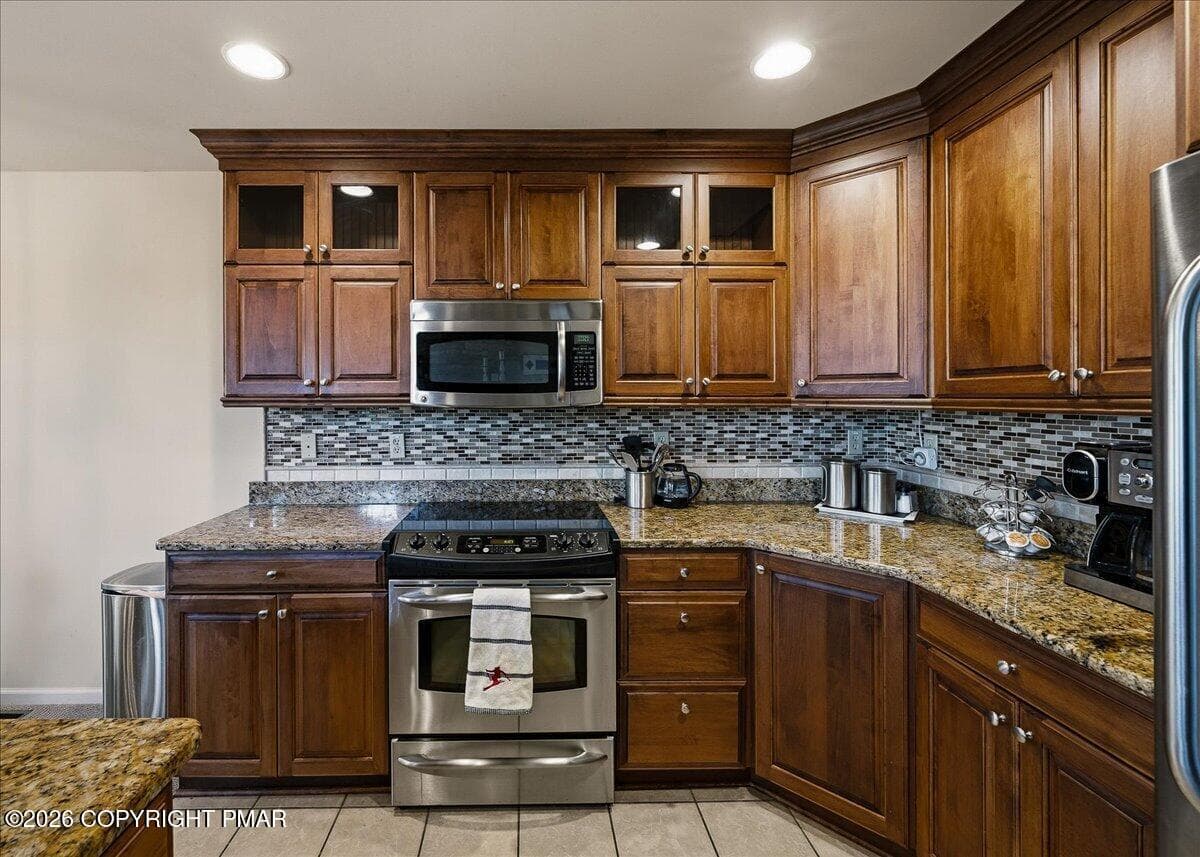 16-HomeView_Media-40_Summit_Wind_Dr - 40 Summit Wind Drive, Lake Harmony, PA 18624