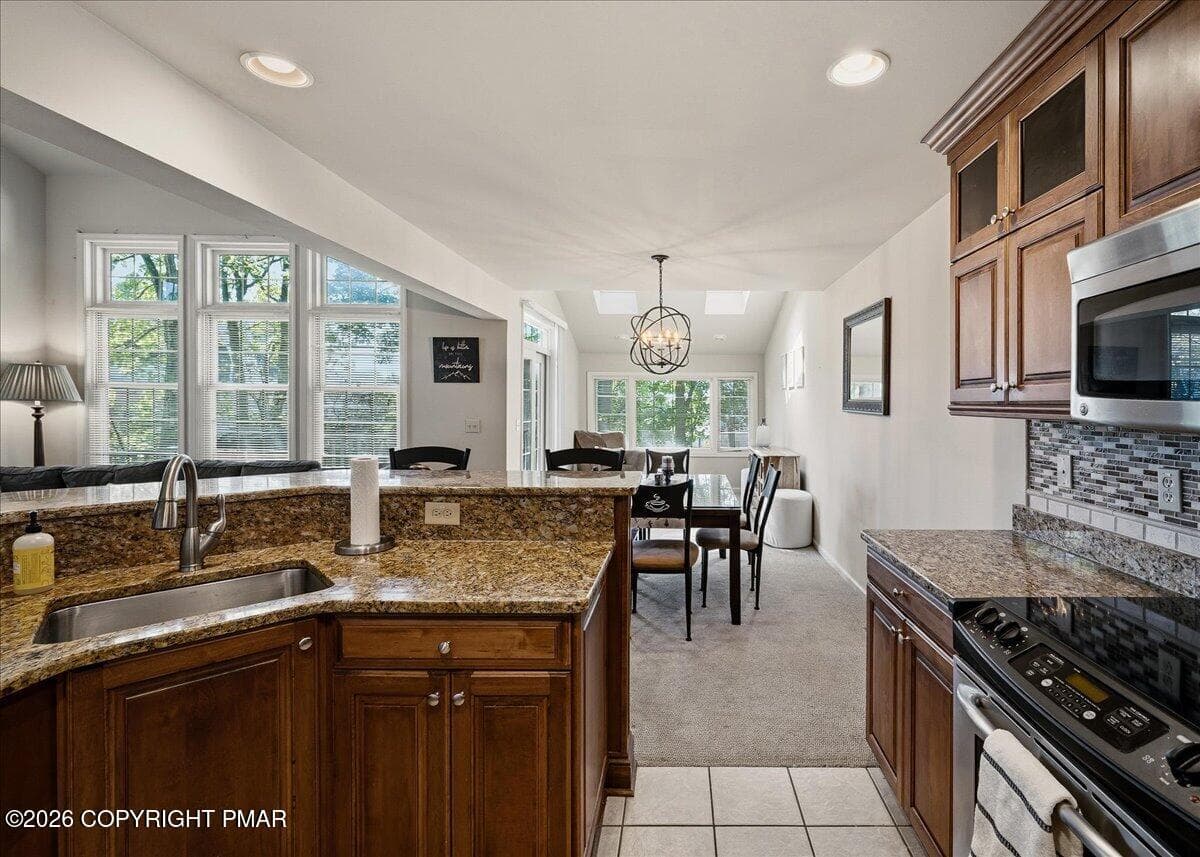 15-HomeView_Media-40_Summit_Wind_Dr - 40 Summit Wind Drive, Lake Harmony, PA 18624