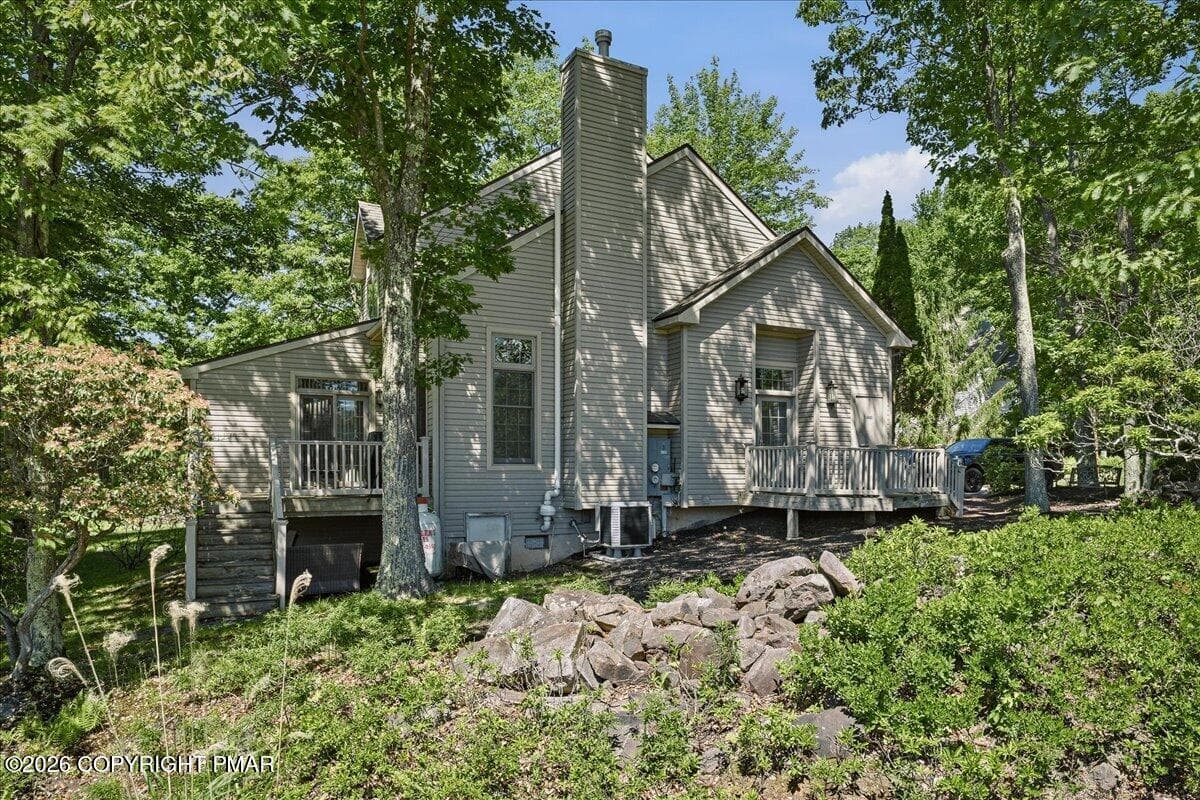 04-HomeView_Media-40_Summit_Wind_Dr - 40 Summit Wind Drive, Lake Harmony, PA 18624