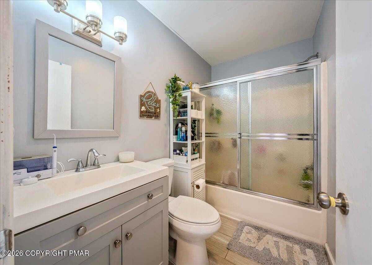 Full Bathroom - 2731 Bonnyview Lane, Tobyhanna, PA 18466, Tobyhanna