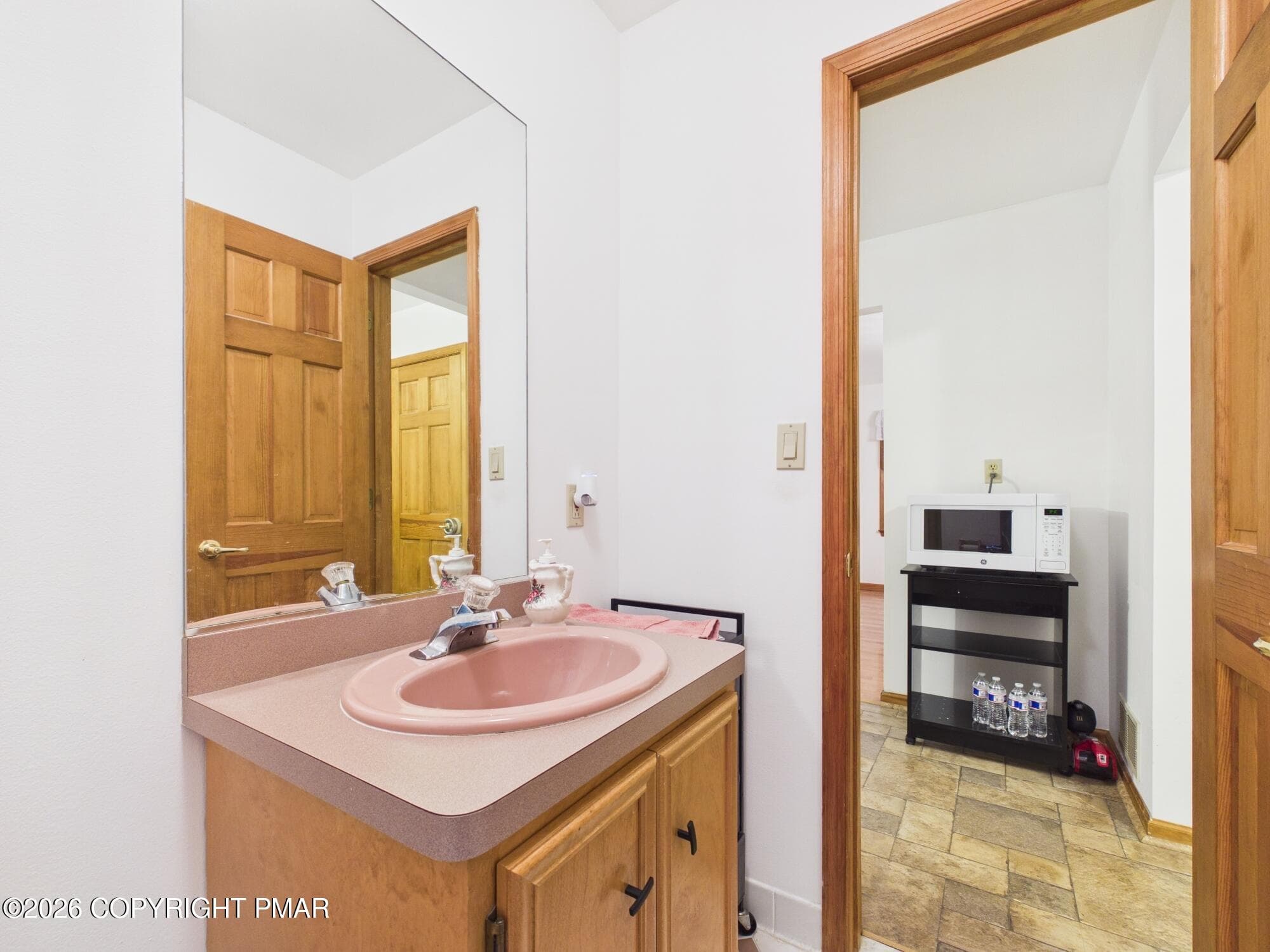 CAM06255G6-PR0036-STILL026 - 5390 Woodbridge Drive E, Bushkill, PA 18324, Bushkill