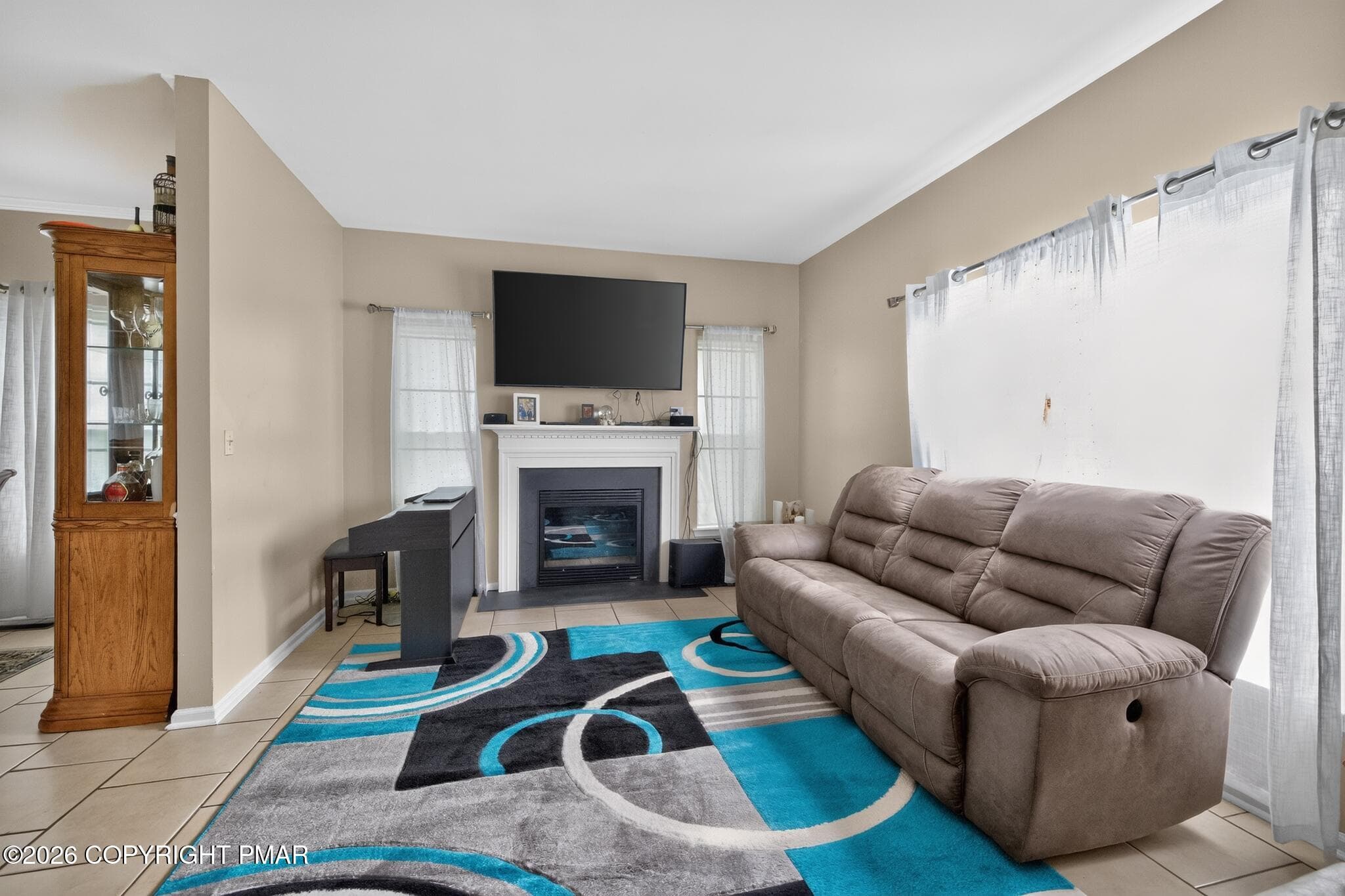 07_142_Willow_Dr-Living_room-9501 - 142 Willow Drive, Easton, PA 18045, Easton