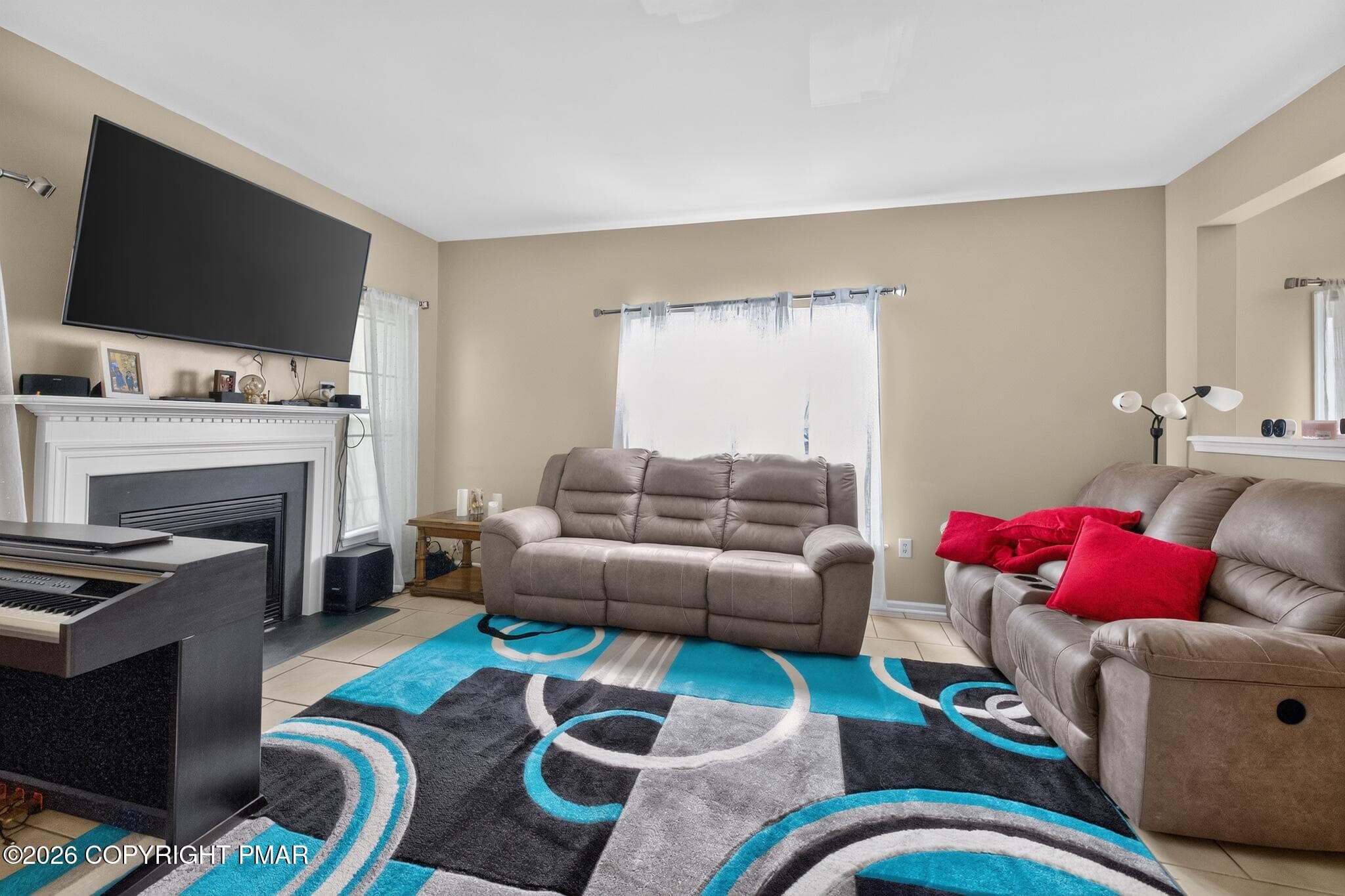 08_142_Willow_Dr-Living_room-9500 - 142 Willow Drive, Easton, PA 18045, Easton