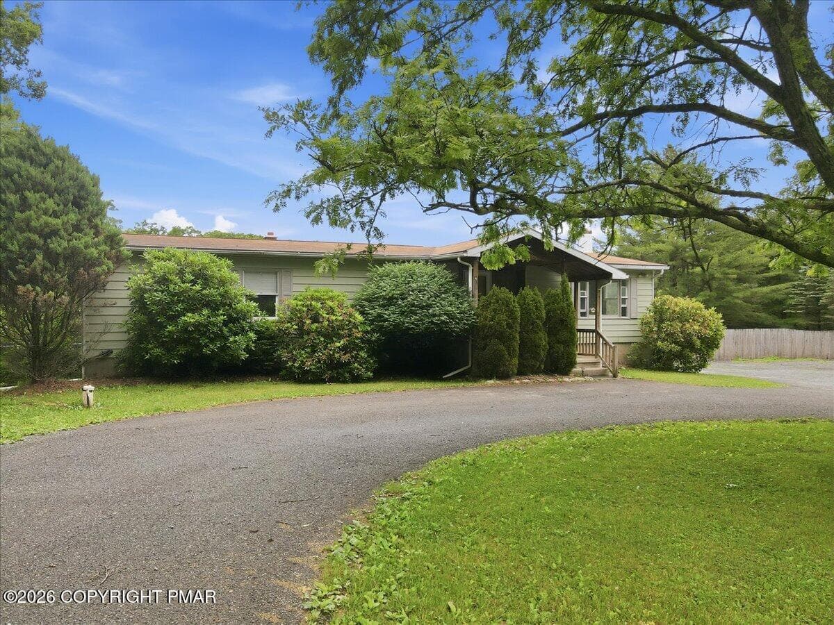 Circular Driveway - 2573 Pennsylvania 903, Albrightsville, PA 18210, Albrightsville