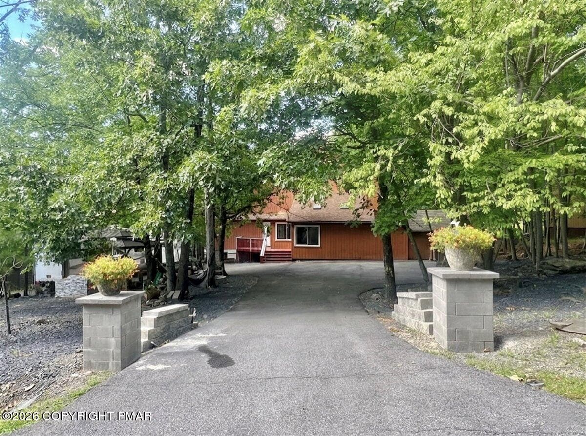 Front Driveway Approach - 184 Cambridge Court, Bushkill, PA 18324, Bushkill