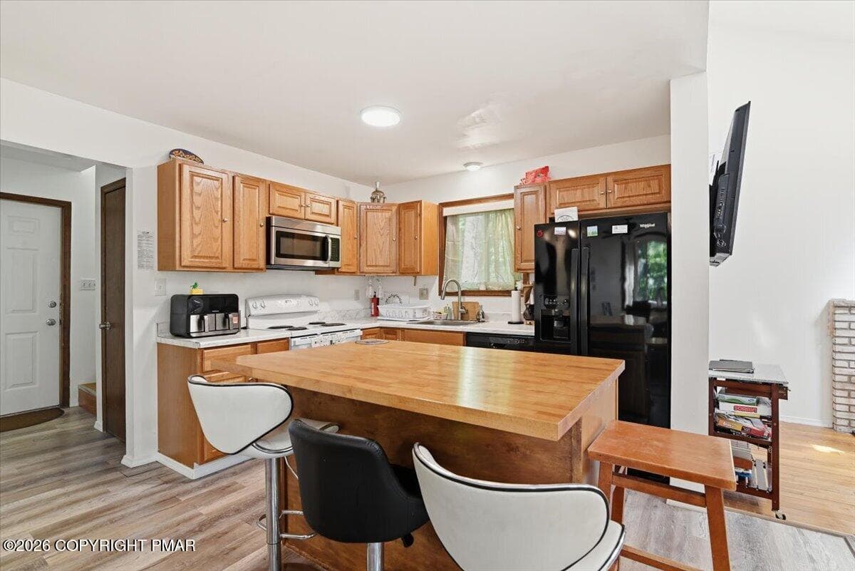Kitchen Island - 184 Cambridge Court, Bushkill, PA 18324, Bushkill