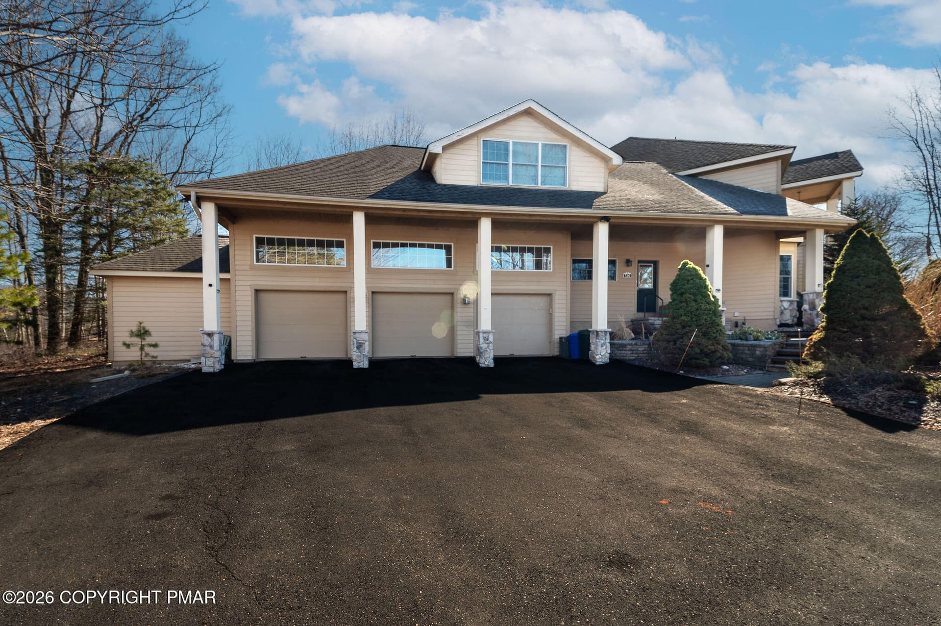 726 Pinecrest Drive, Pocono Pines, PA 18350
