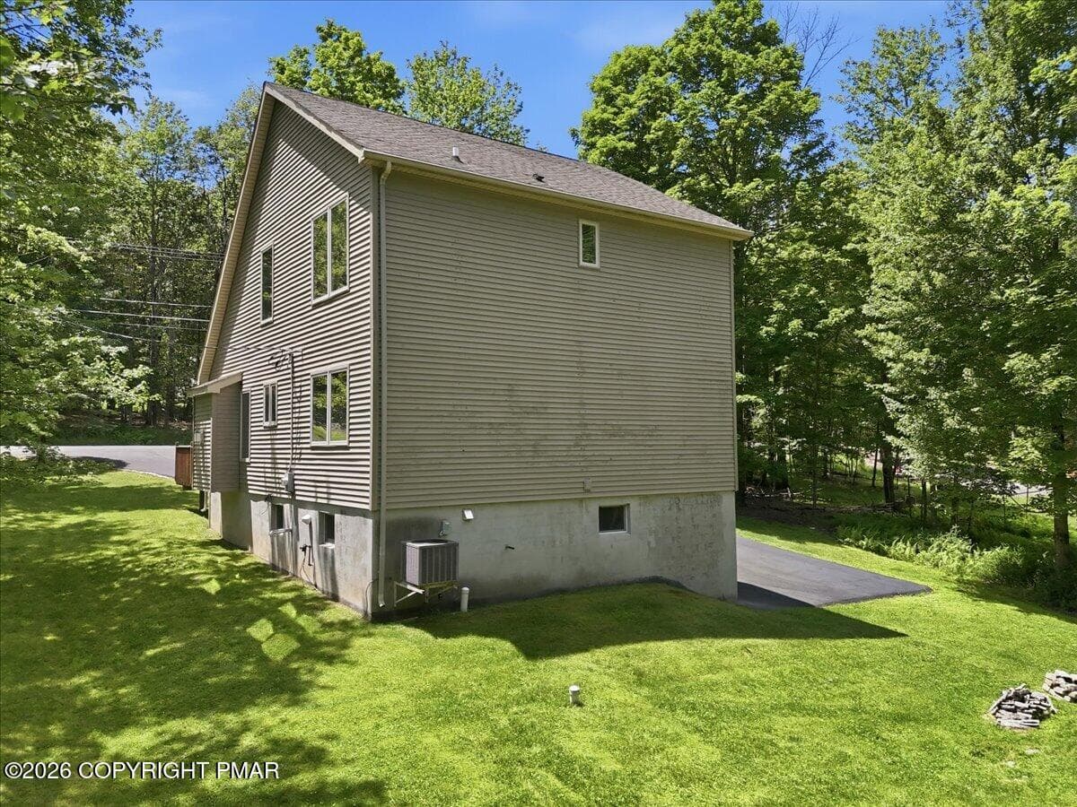 67-067_dji_fly_20260629_124820_0357_1782 - 123 Wallenpaupack Drive, Greentown, PA 18426
