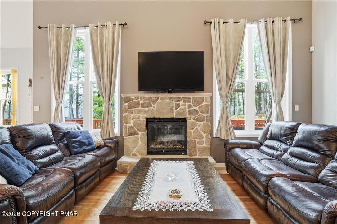 living room - 1323 Crossing Lane, Stroudsburg, PA 18360