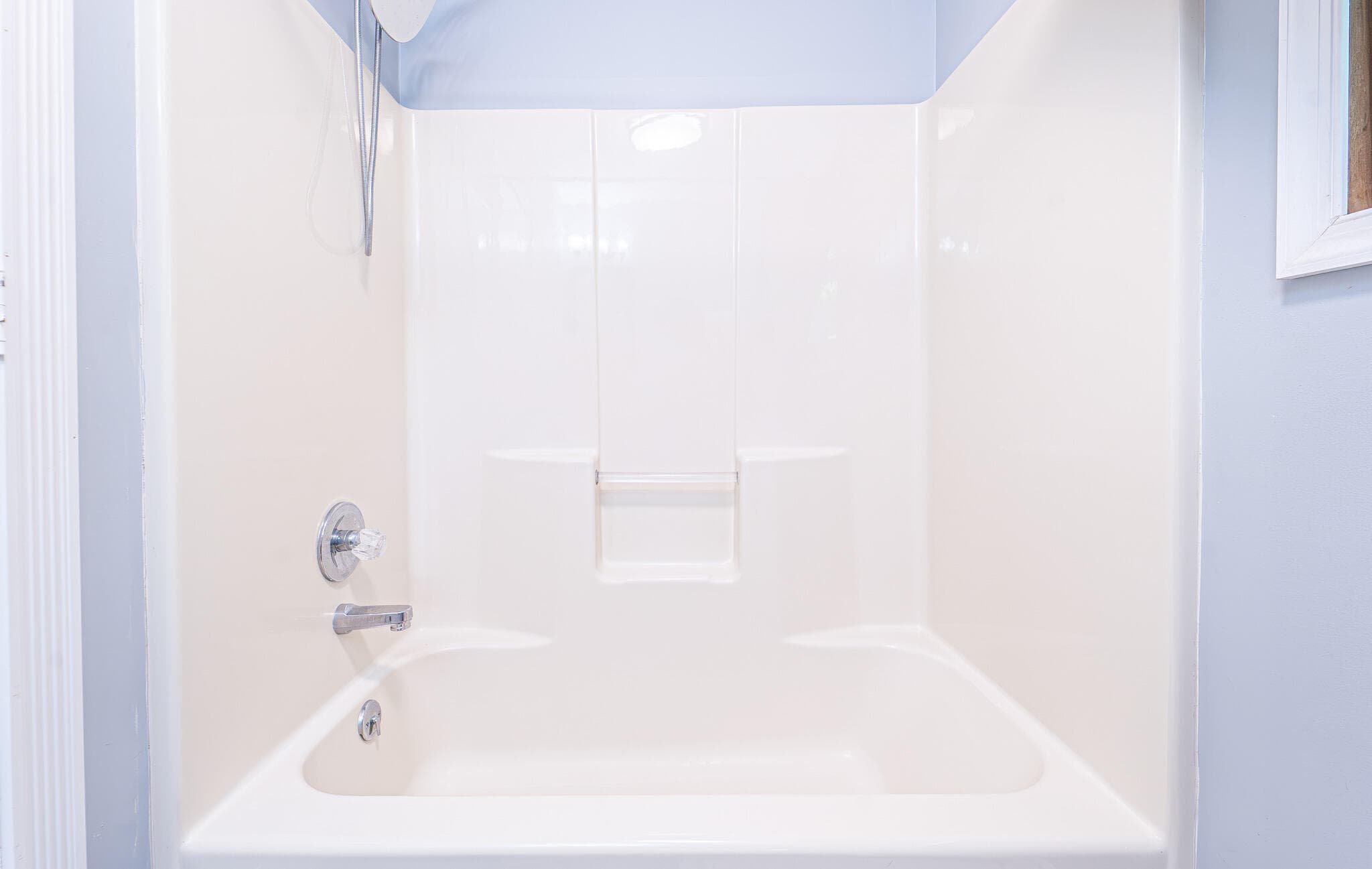 Bathroom 2 Shower Tub Combo - 6435 Marvin Gardens, Tobyhanna, PA 18466, Tobyhanna