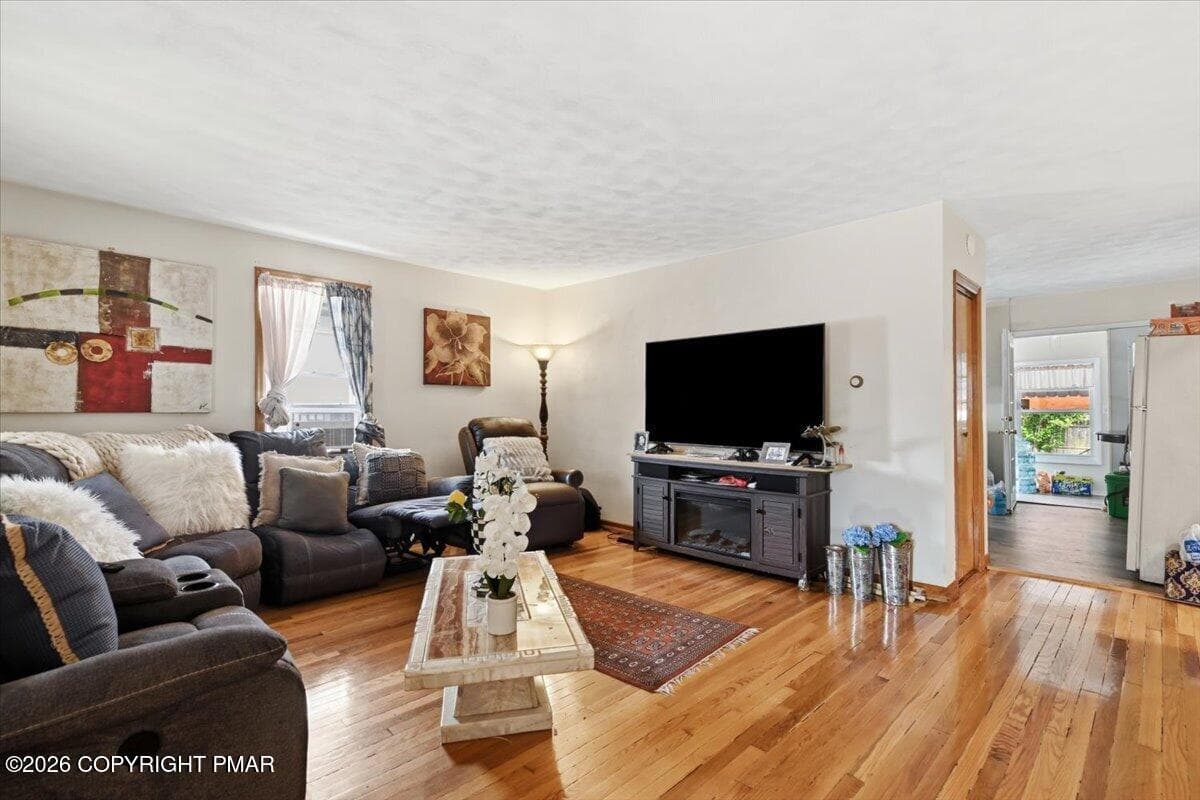 Living room - 293 Lyndwood Avenue, Hanover Township, PA 18706, Hanover Township