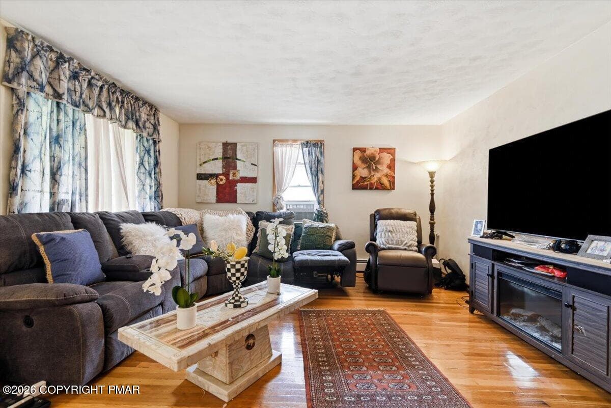 Living room - 293 Lyndwood Avenue, Hanover Township, PA 18706, Hanover Township