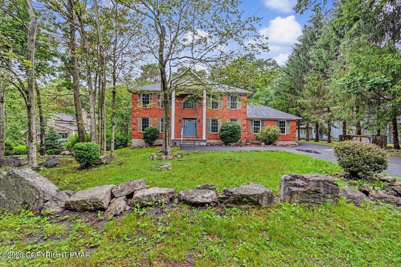 Colonial Home Street View - 564 Cayuga Drive, Tobyhanna, PA 18466