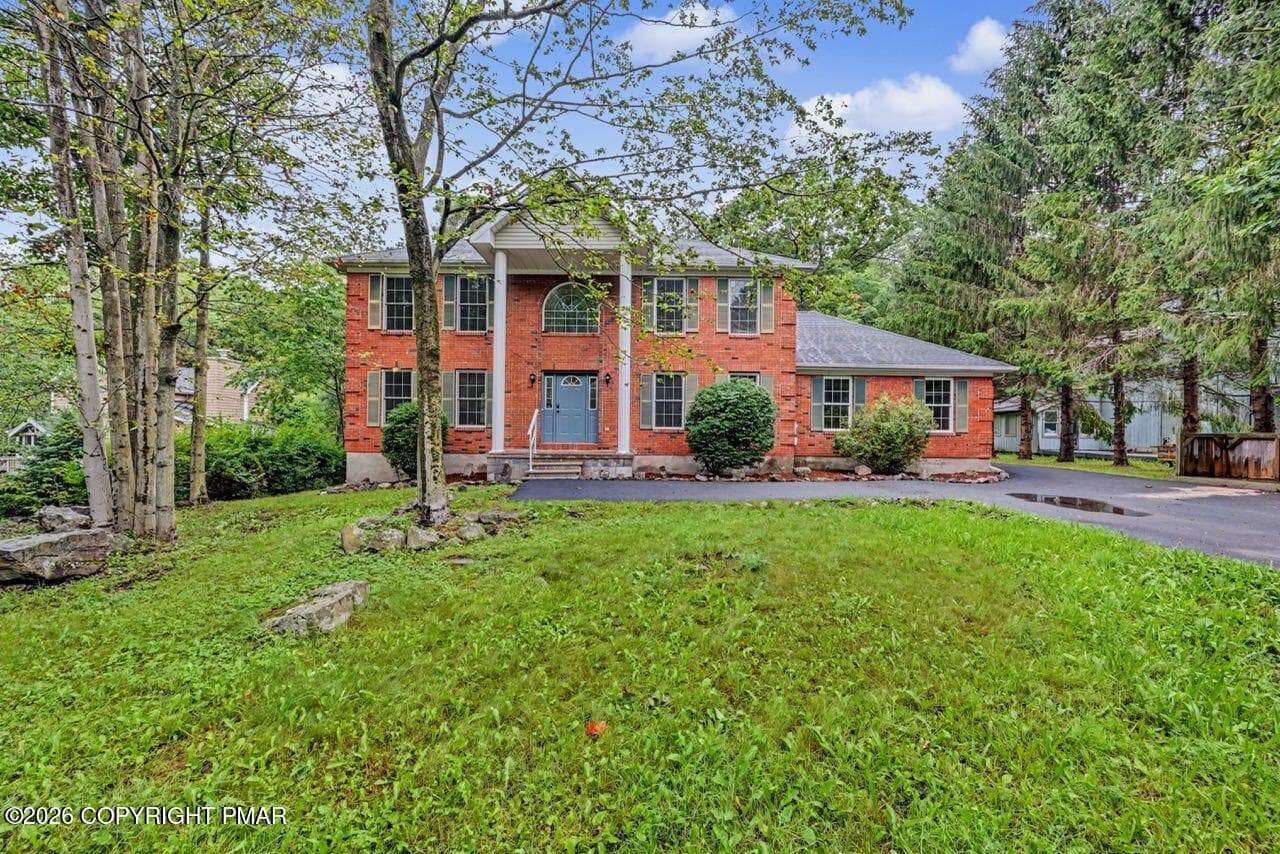 Brick Facade w/ White Columns - 564 Cayuga Drive, Tobyhanna, PA 18466