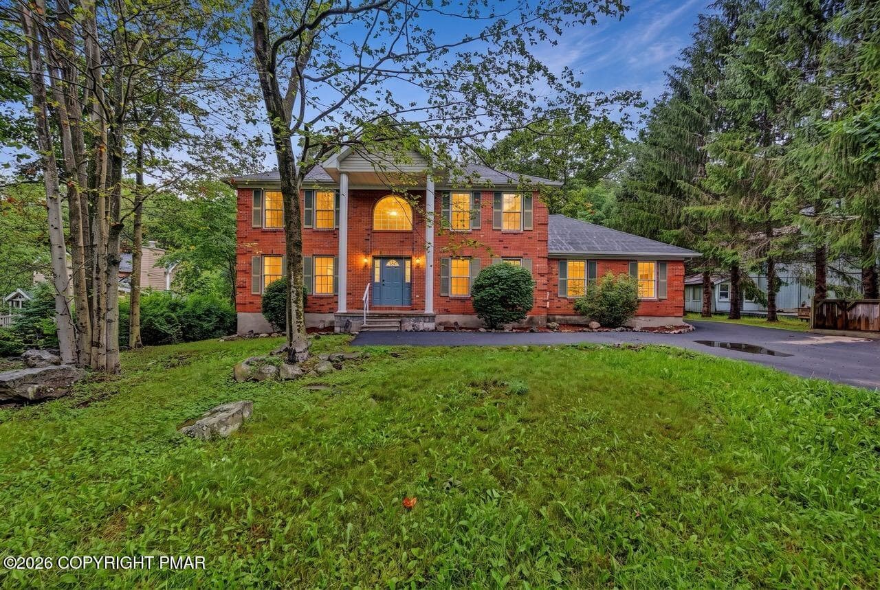 564 Cayuga - Brick Front Colonial! - 564 Cayuga Drive, Tobyhanna, PA 18466