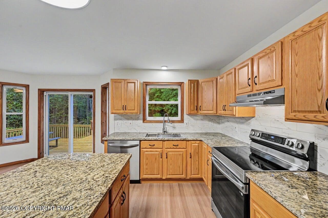 Updated Granite Counters - 564 Cayuga Drive, Tobyhanna, PA 18466