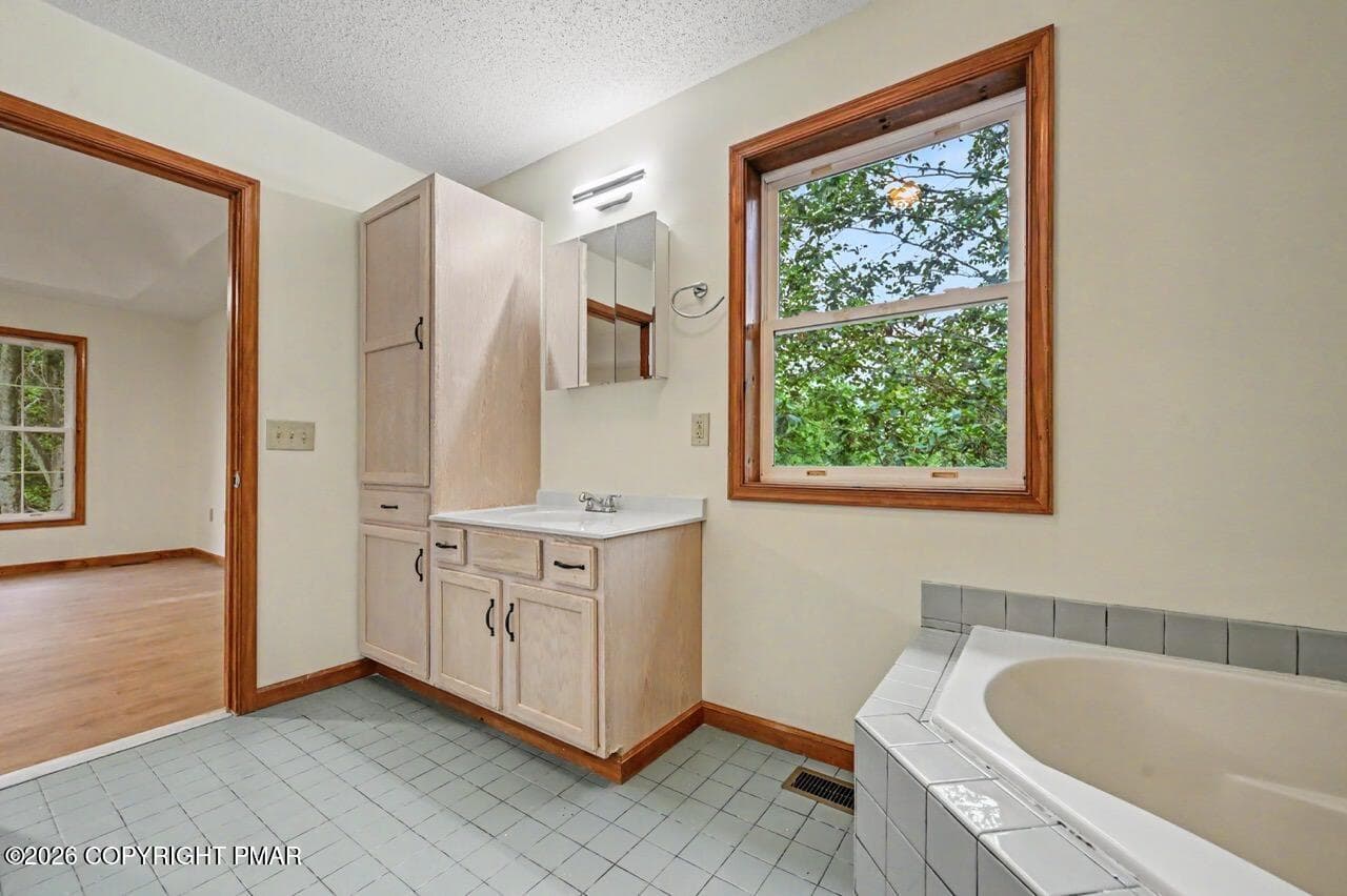 Soaking Tub - 564 Cayuga Drive, Tobyhanna, PA 18466
