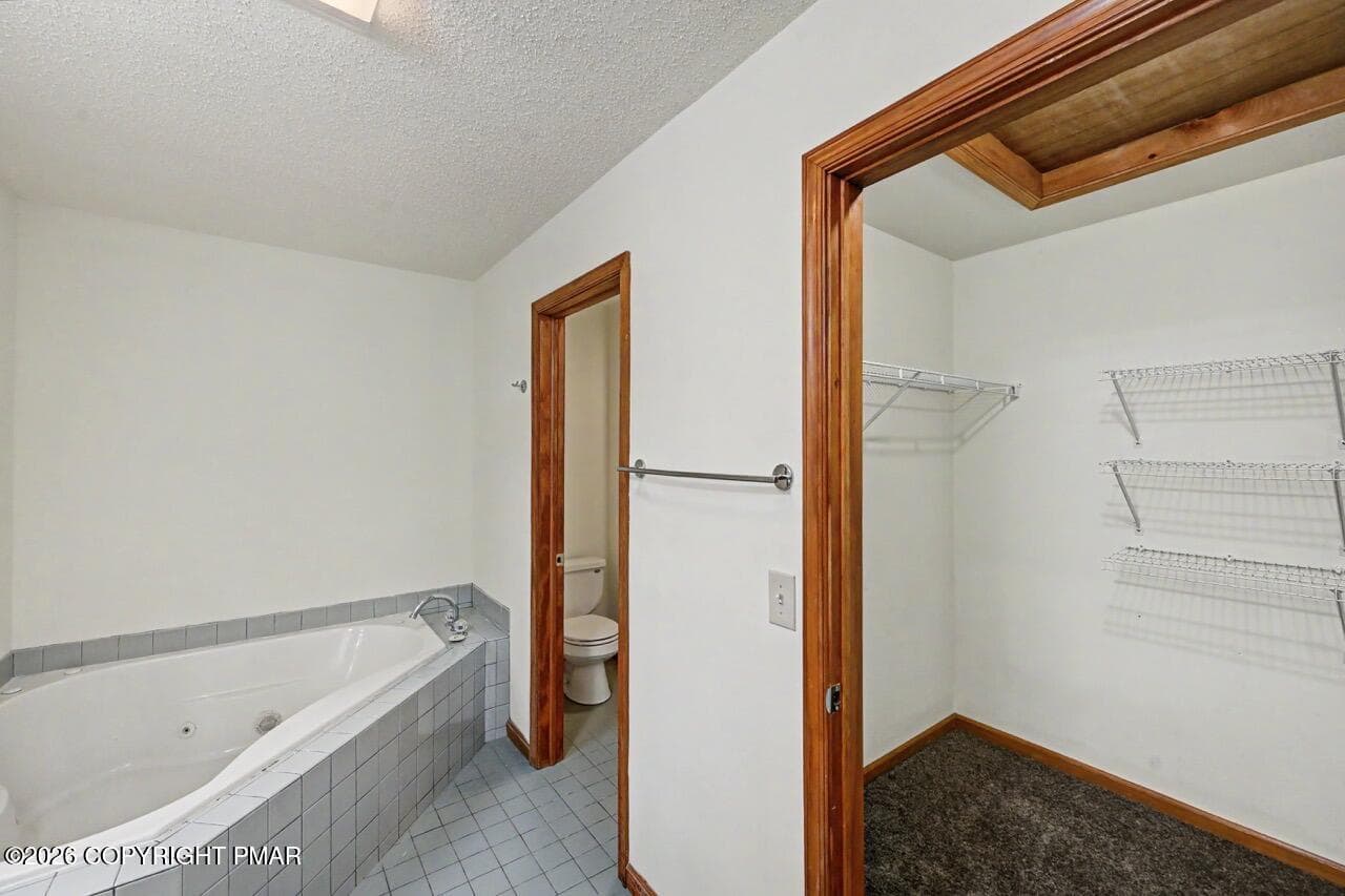 Walk-In Closet - 564 Cayuga Drive, Tobyhanna, PA 18466
