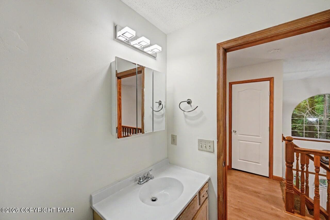 2nd Floor Main Bathroom - 564 Cayuga Drive, Tobyhanna, PA 18466