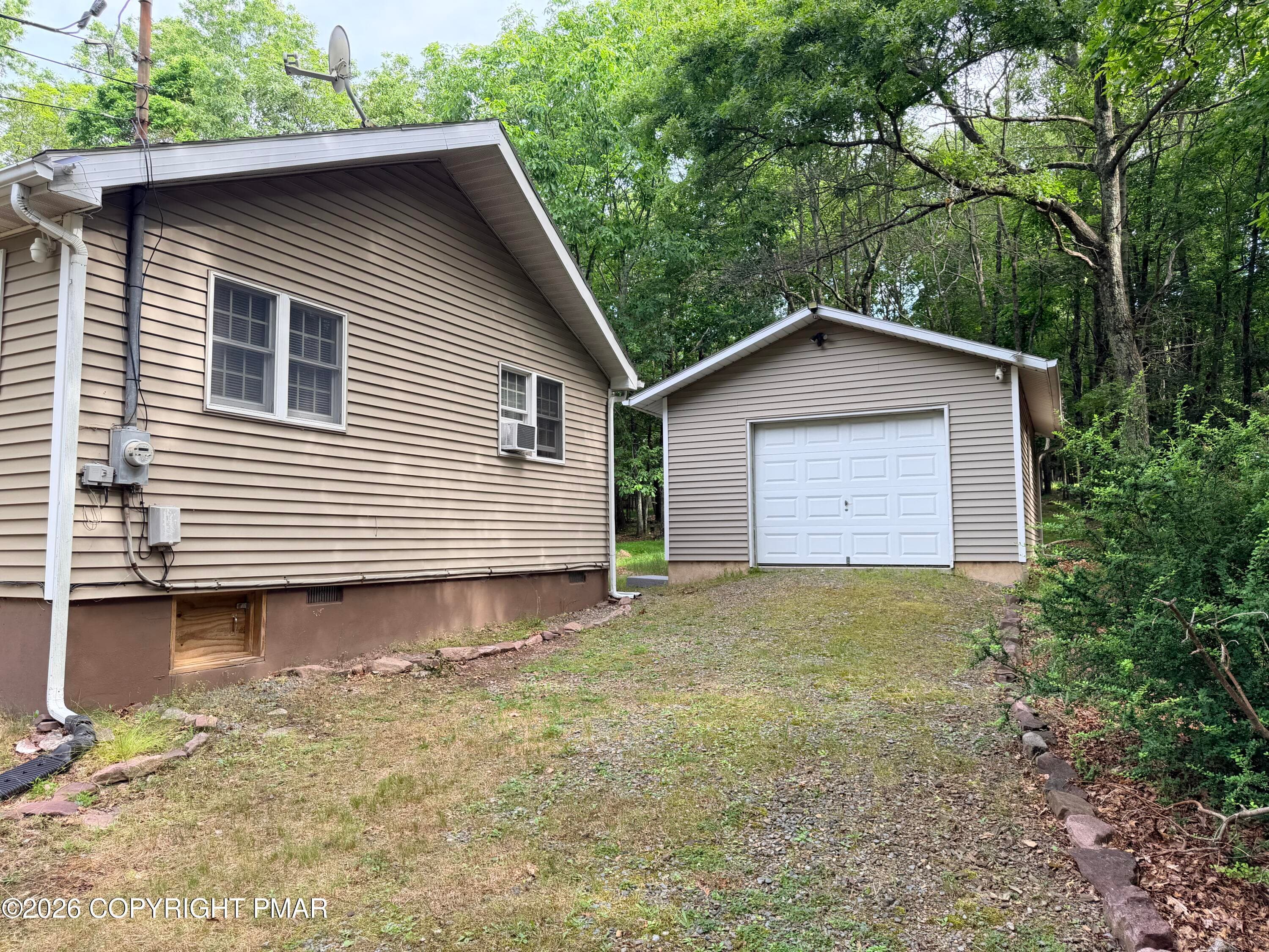 Garage - 32 Shawnee Trail, Albrightsville, PA 18210, Albrightsville