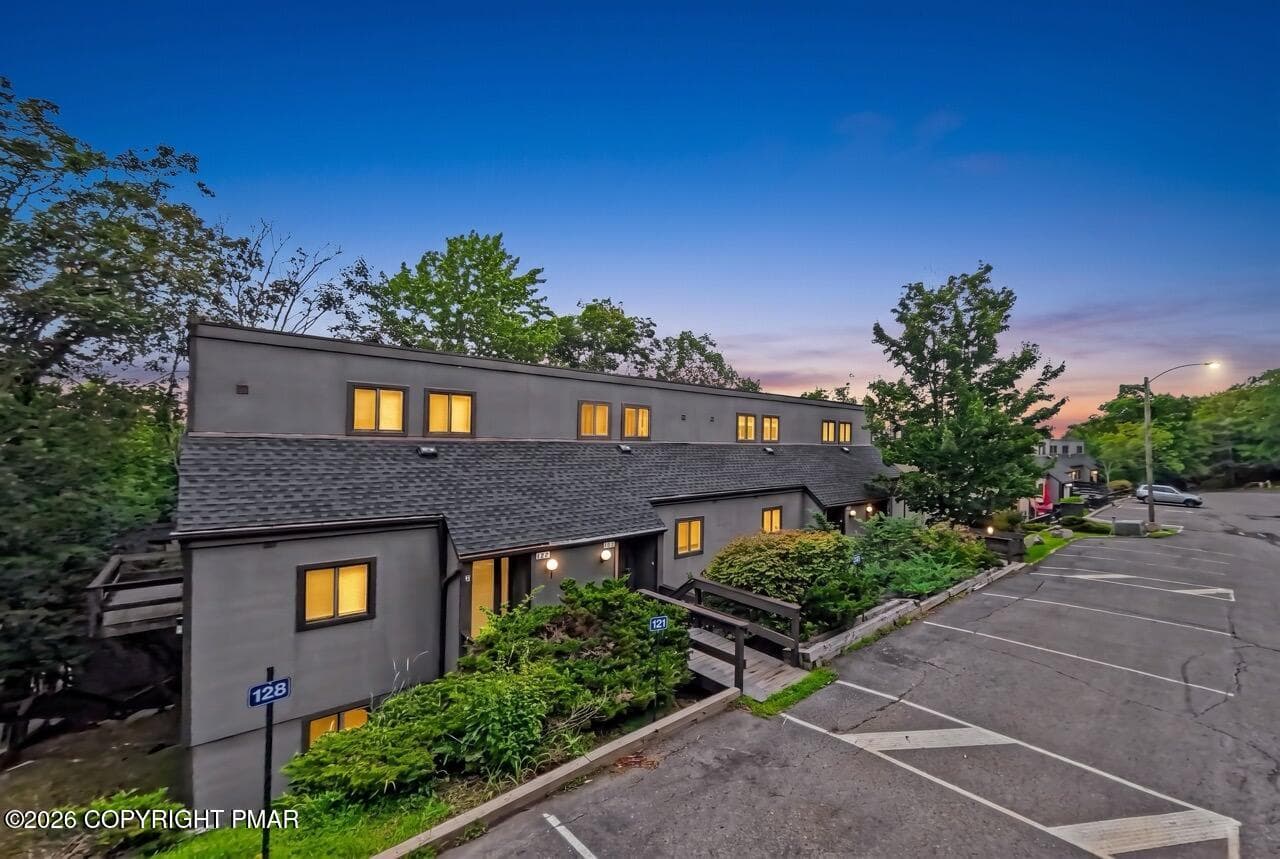129 Cross Country Lane, Tannersville, PA 18372