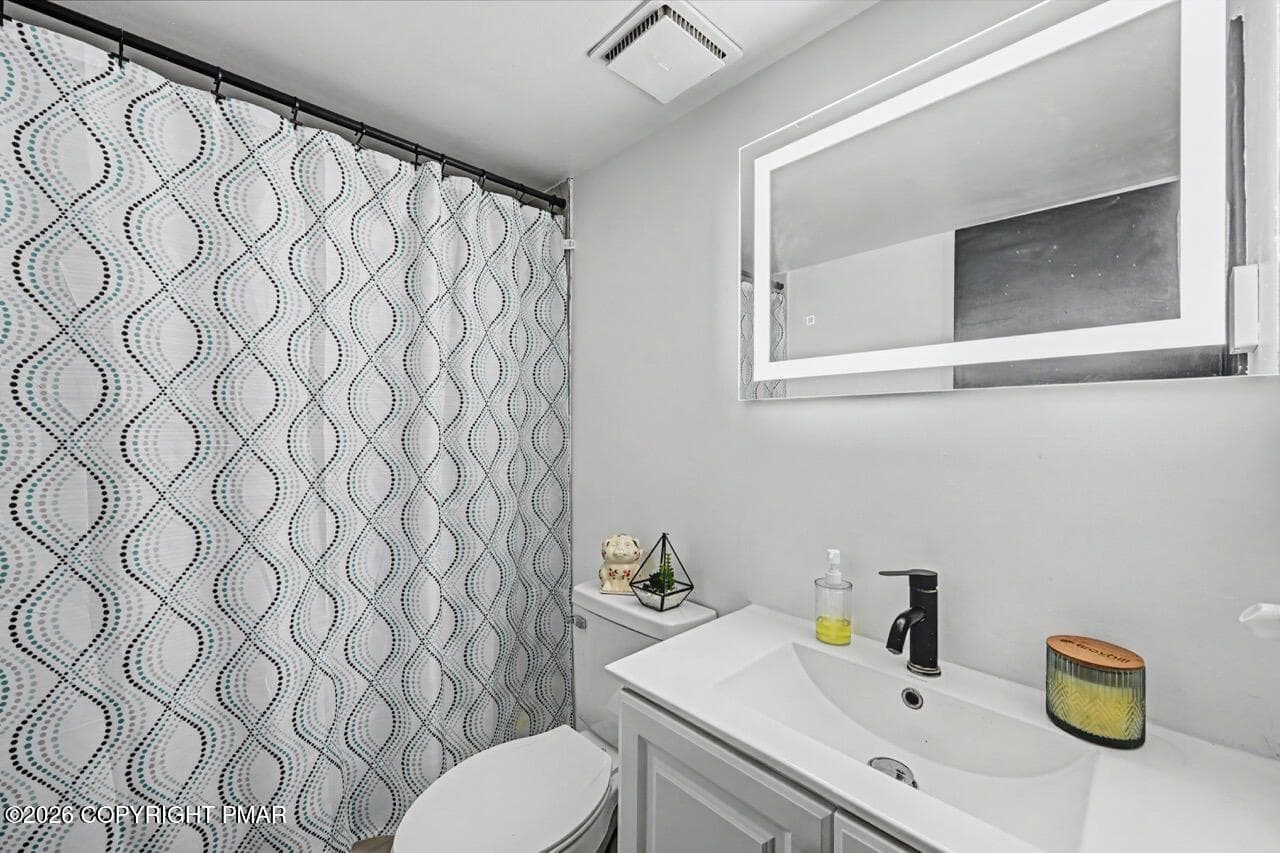 1st Floor Full Bathroom - 1717 Rolling Hills Drive, Tobyhanna, PA 18466, Tobyhanna