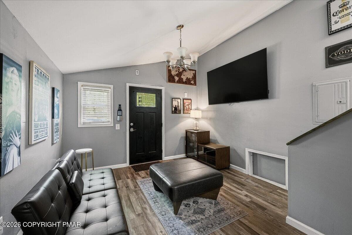 Family Room - 1739 Rolling Hills Drive, Tobyhanna, PA 18466