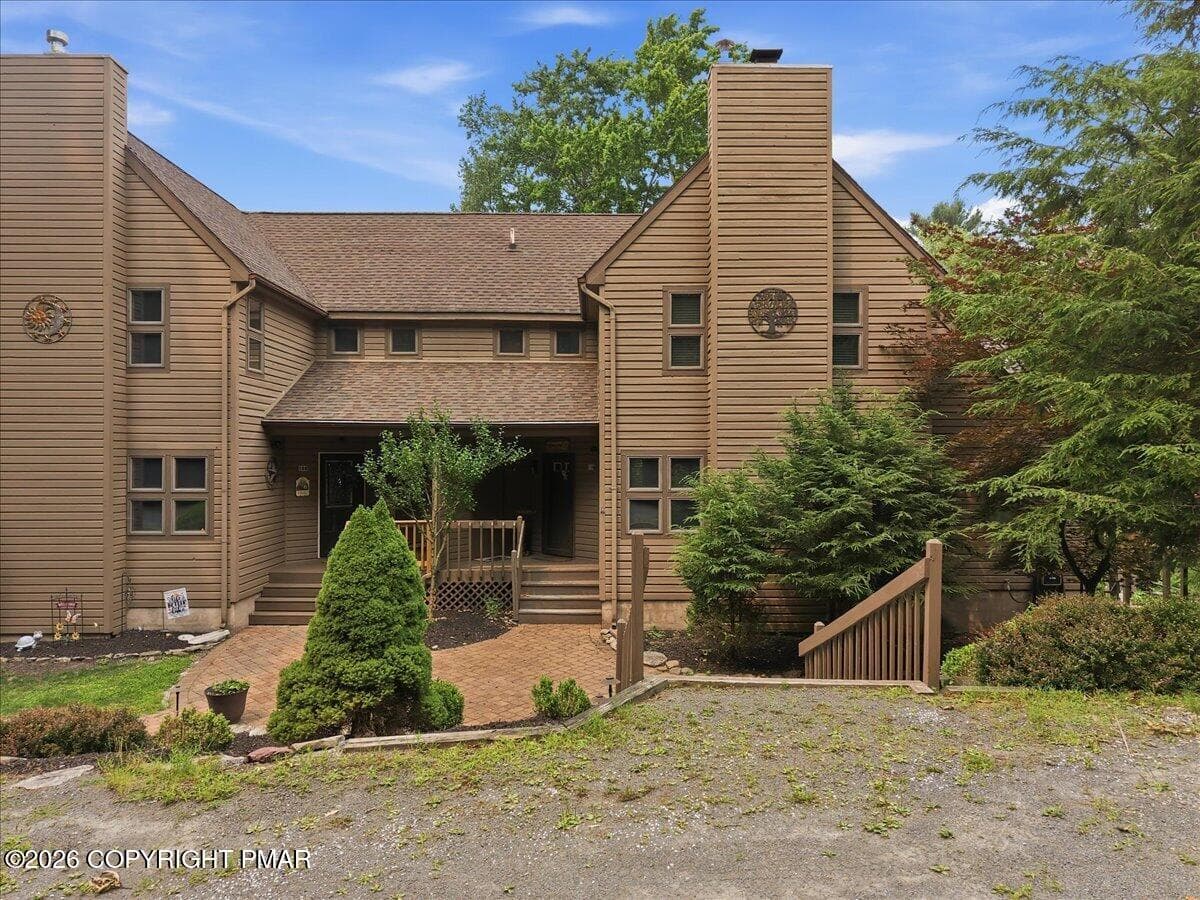 110 Woodmont Circle, Greentown, PA 18426