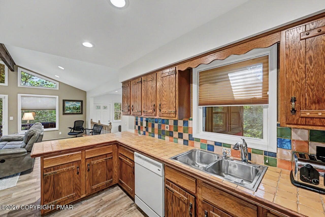 Kitchen - 5215 Pioneer Trail, Pocono Pines, PA 18350