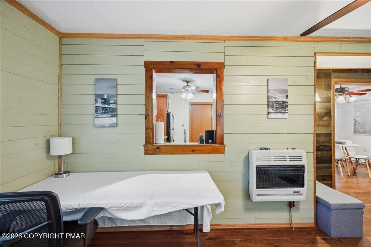Four Season Room - 1100 Blackberry Road, Pocono Lake, PA 18347, Pocono Lake