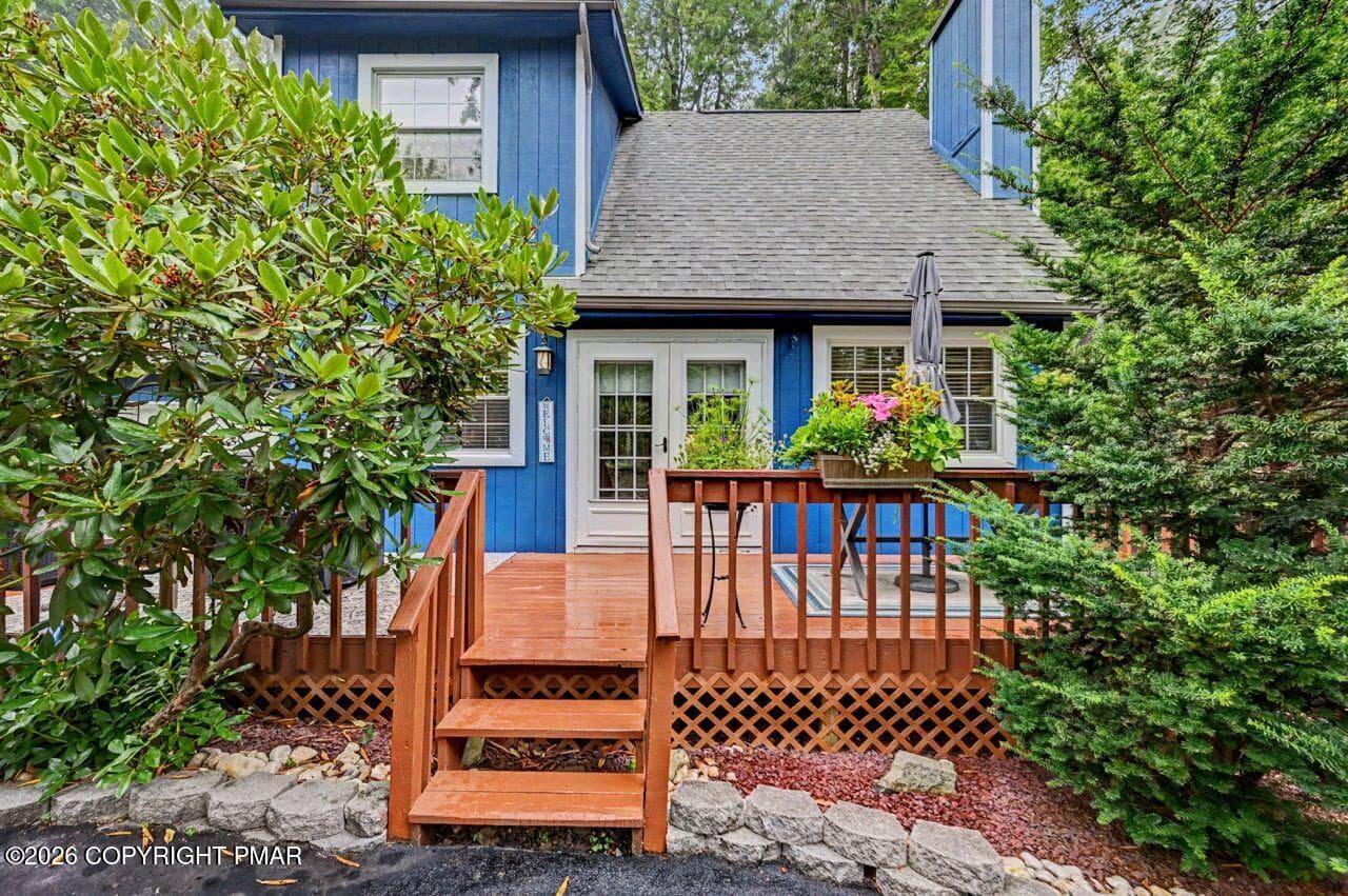 Very Warm and Inviting Entry - 3123 Lewis Crown Drive, Tobyhanna, PA 18466, Tobyhanna