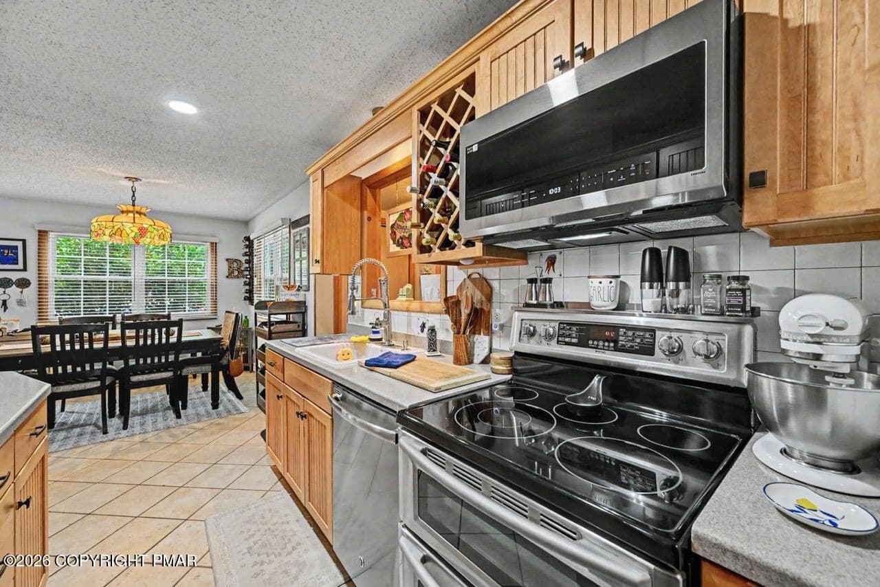 Newer SS Appliances - 3123 Lewis Crown Drive, Tobyhanna, PA 18466, Tobyhanna