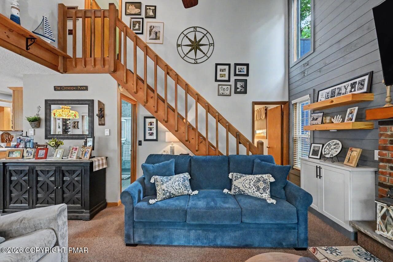 Accent Wall & Oak Woodwork - 3123 Lewis Crown Drive, Tobyhanna, PA 18466, Tobyhanna