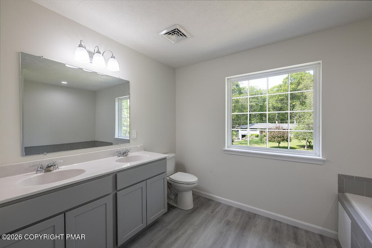 Bath 1 - 1 - 181 Whitetail Road, Henryville, PA 18332, Henryville
