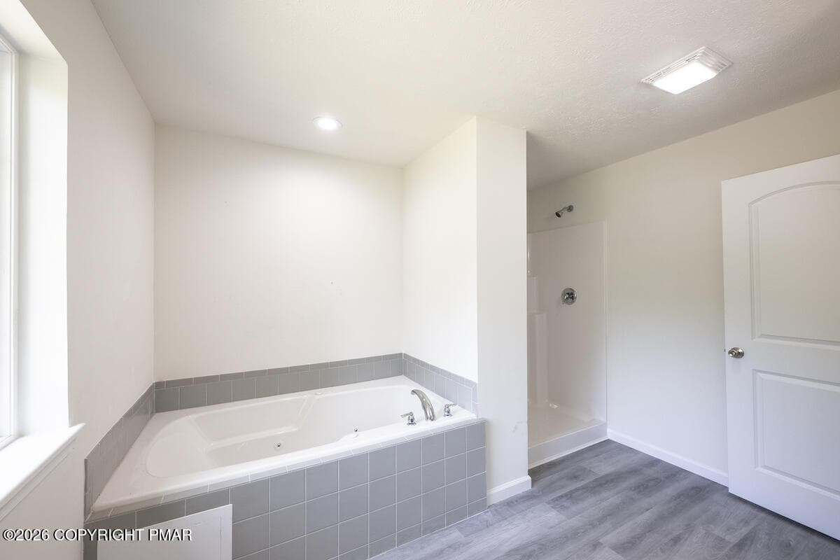 Bath 1 - 3 - 181 Whitetail Road, Henryville, PA 18332, Henryville